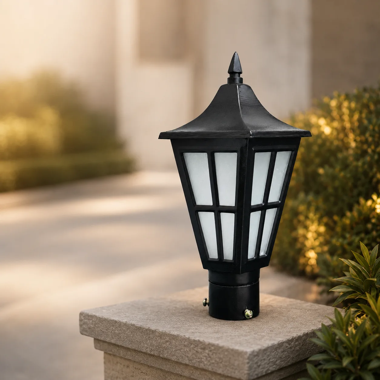 Grand Pillar Gate Lantern